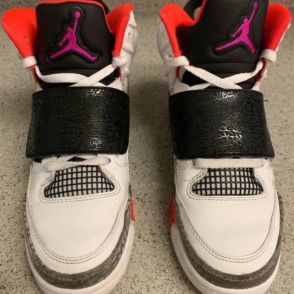 Jordan’s - Picture 1 of 6